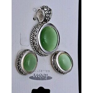Pendant & Earrings Set Light Green Cabochon Stones in Silver Tone Ovals NEW